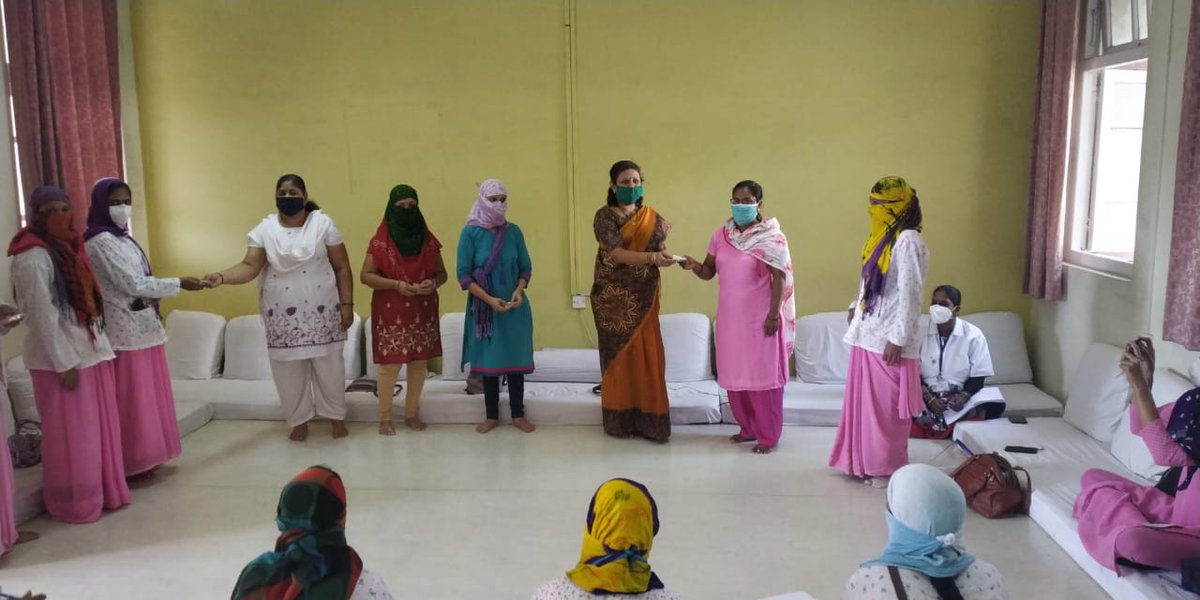 SukhayuAyush's tweet photo. Today Sukhayu Foundation &amp; RSS Janakalyan Samiti distributed Ayurvedic Kashay kits to ASHA workers who r working for door to door surveys to identify #Covid_19 cases. Activsts of Rashtra Sevika Samiti along joined us in this program for management and distribution @IgnitedMindsK https://t.co/S5XdCf2Asw