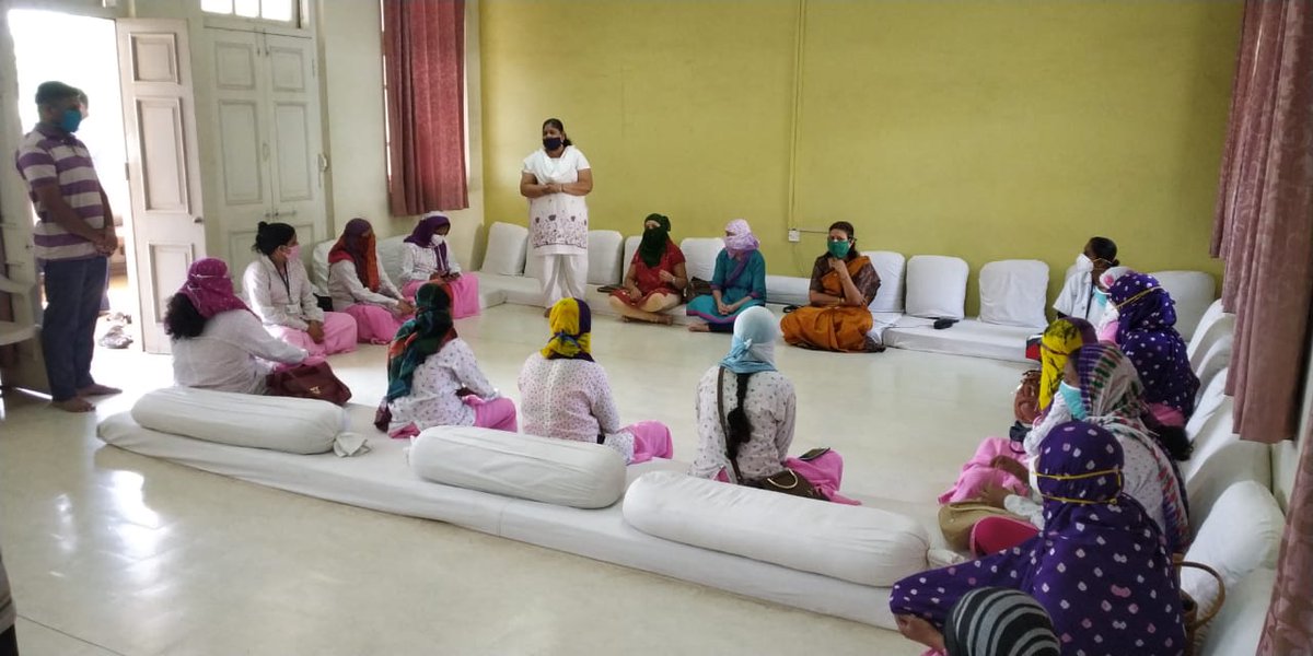 SukhayuAyush's tweet photo. Today Sukhayu Foundation &amp; RSS Janakalyan Samiti distributed Ayurvedic Kashay kits to ASHA workers who r working for door to door surveys to identify #Covid_19 cases. Activsts of Rashtra Sevika Samiti along joined us in this program for management and distribution @IgnitedMindsK https://t.co/S5XdCf2Asw