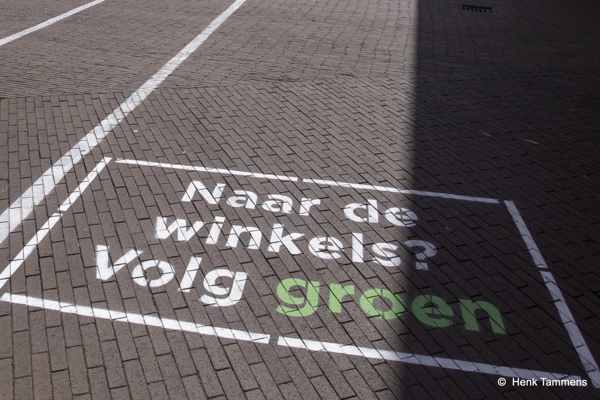 henk_tammens's tweet photo. Ga je naar de #Westerhaven om te winkelen, volg de groene pijl ! #coronamaatregelen https://t.co/03EsrcSAwf