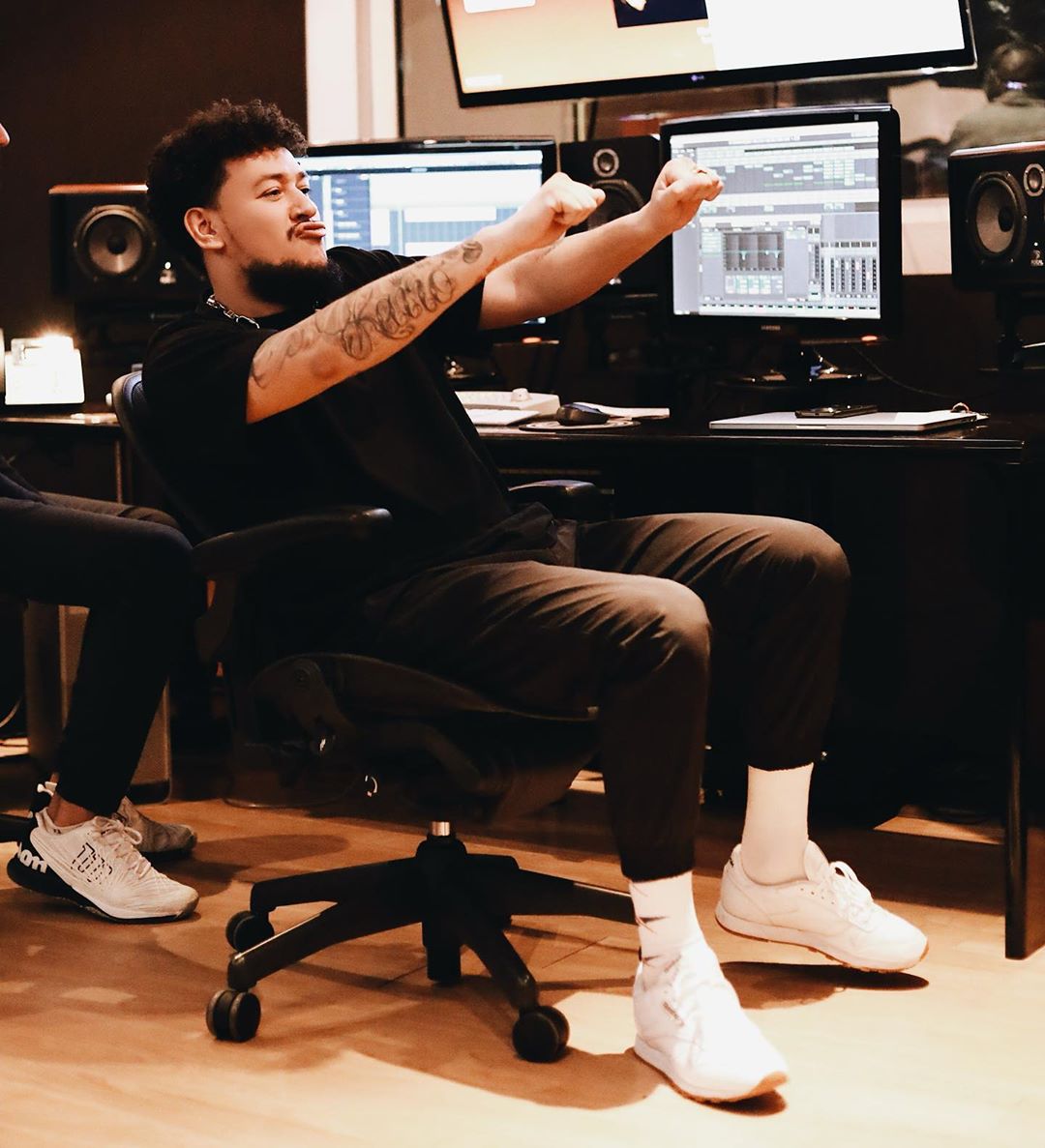 Pearl_b21's tweet photo. Rt if u fvck with him 😁😋 got ninjacats breathing through the wound 😂
#SizweVsAKA #MEGAMILLIONS @akaworldwide https://t.co/QdoSzGcrcs
