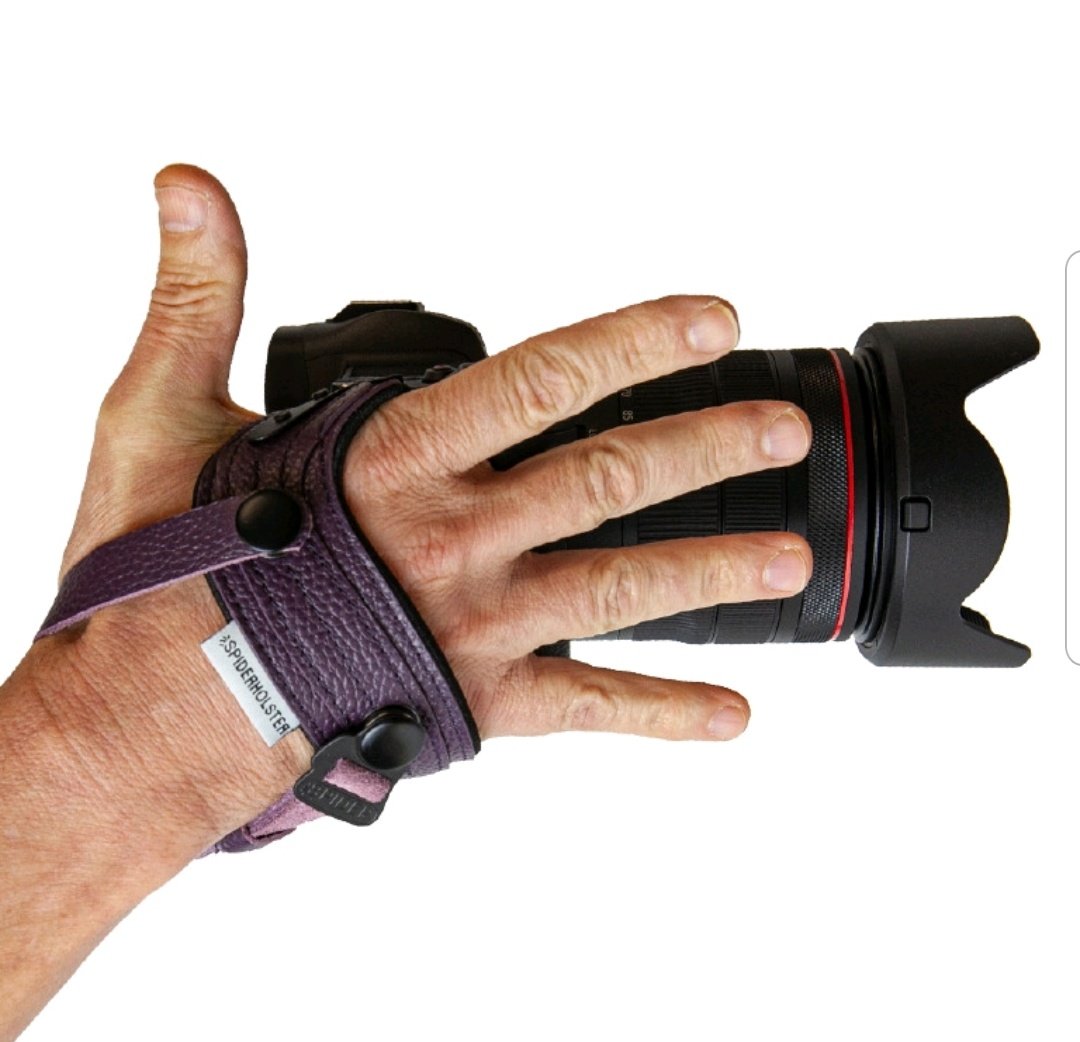 ReviewSmiths's tweet photo. SpiderPro Dual Camera System v2 and SpiderPro Hand Strap v2, comfort and security whilst on a shoot.
see the full review at https://t.co/2ni7AgiZcj 
photo credit @spiderholster 
#camera #cameraaccessories #photography #photoshoot #reviews #reviewmagazine #productreview https://t.co/MiGlHIXwP2
