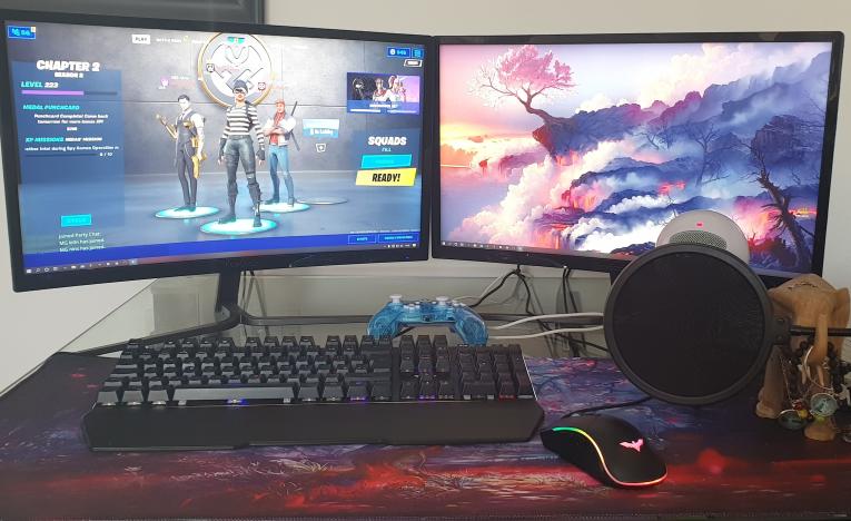 missrudders's tweet photo. so here it is now my other monitor finally arrived absolutely loving it a beast my processor is i59600k graphics card is nvidia1070 super ram 32gb hyperx predator mic blue snowball headphones dt770's monitors 2x 144hz curved monitirs #newsetup #newpc #streamersetup #Blossom https://t.co/iMIA7gf1r8