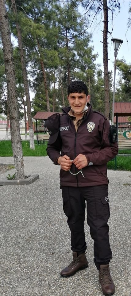 mamaları kesilince bir birine giren trol ordusuna gülüyorum uzaktan.. 

#TrollerinSavaşı