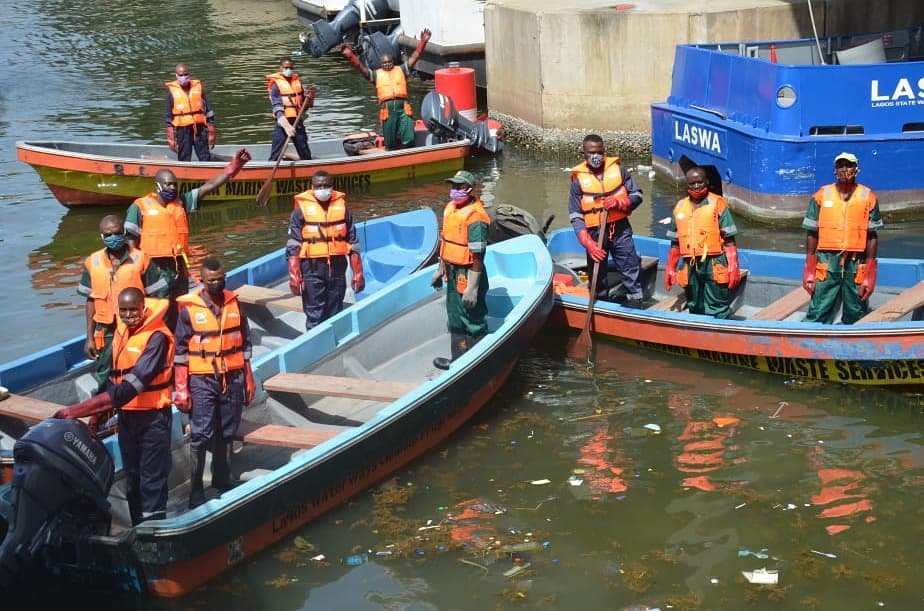 Lawma_gov's tweet photo. Operational Synergy between #LAWMA and #FBRA on the Collection of PET Bottles along Lagos Shorelines 

The #LAWMA MD, Mr. Ibrahim Odumboni, was on hand to receive six new boats donated by @fbralliance, for marine waste services across the state.

#LAWMACares 
#KeepLagosClean https://t.co/x8sTSc6qOt
