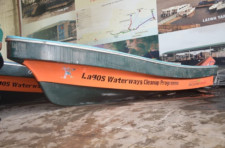 Lawma_gov's tweet photo. Operational Synergy between #LAWMA and #FBRA on the Collection of PET Bottles along Lagos Shorelines 

The #LAWMA MD, Mr. Ibrahim Odumboni, was on hand to receive six new boats donated by @fbralliance, for marine waste services across the state.

#LAWMACares 
#KeepLagosClean https://t.co/x8sTSc6qOt