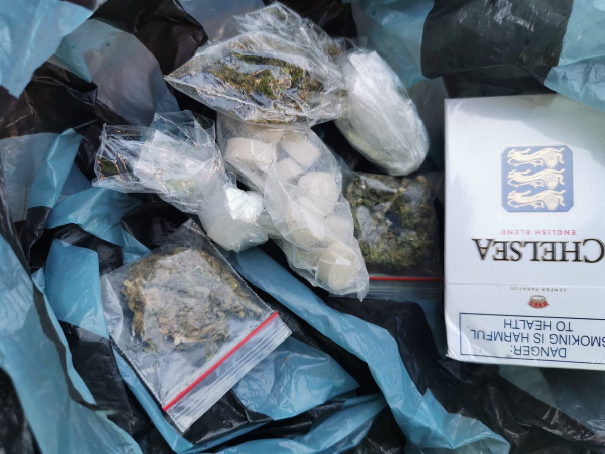 FaithMazibukoSA's tweet photo. The Gauteng Traffic Police officers found abandoned drugs at the taxi rank in Vereeniging.

#SlayizaTsotsi #SaferGauteng #GGT2030 #OkaeMolao https://t.co/X8qG00517f