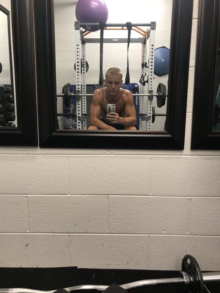 ldballer1's tweet photo. Gained 30lbs worth of muscle is almost 4 months. Had to spend a lot of time in the weight room but it’s worth it. 💪🏼💯 https://t.co/yTNoYj29mo
