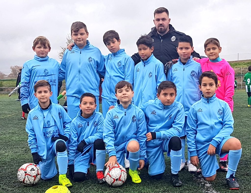 cffsaz's tweet photo. Damos la enhorabuena a  nuestro equipo Benjamín A, que ha quedado Campeón de Liga y oficialmente es equipo de preferente. Gran trabajo de los peques y del mister Kuko Mateos @kukocoach 

#VamosFuente https://t.co/yUZegt7U1Z