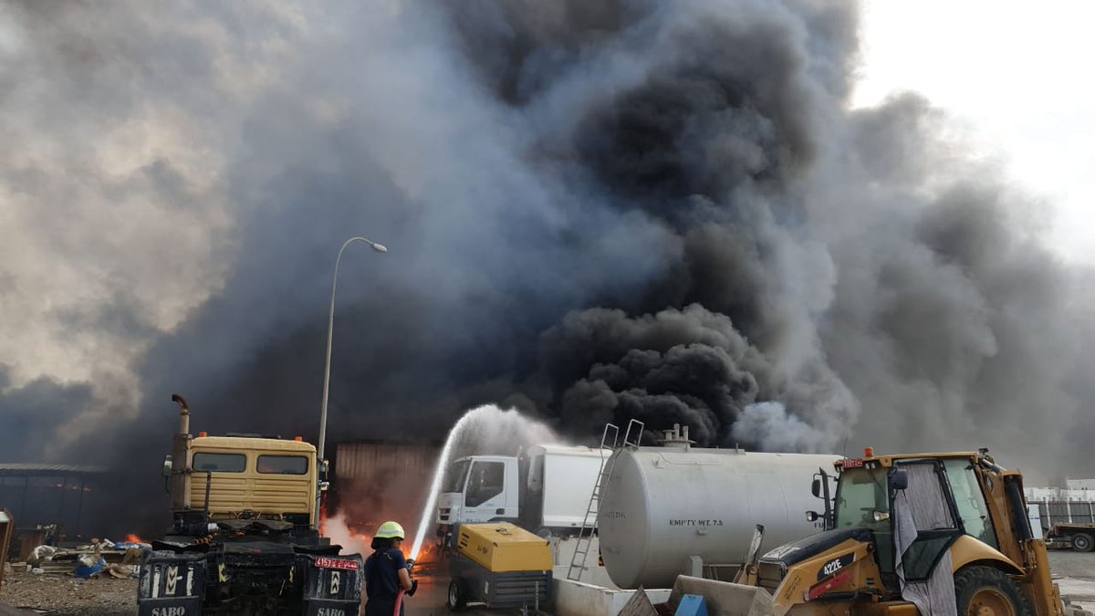 OmanObserver's tweet photo. Just in: PACDA douses a fire that erupted in a number of caravans in Mabela, Wilayat of Seeb
#OmanObserver #Oman #PACDA https://t.co/wft5k4RLQf