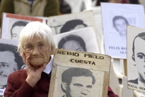 AleSpuntone's tweet photo. Si se terminó el recreo, que se terminen las escondidas.

#MarchaDelSilencio2020
#MarchaDelSilencioPresente https://t.co/QLDEyrvvdS