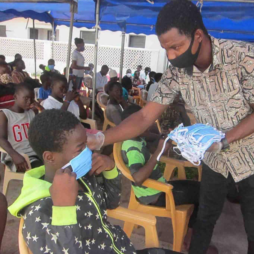 mobileschool's tweet photo. #photooftheweek 🇹🇬 • Worldwide, street workers are on the frontline of the COVID-19 pandemic. In Lomé, our partner @agopodetogo and its partners are doing everything they can to support the children living on the streets in these challenging times. @HalsaInternati2 https://t.co/q1SsfIOa36