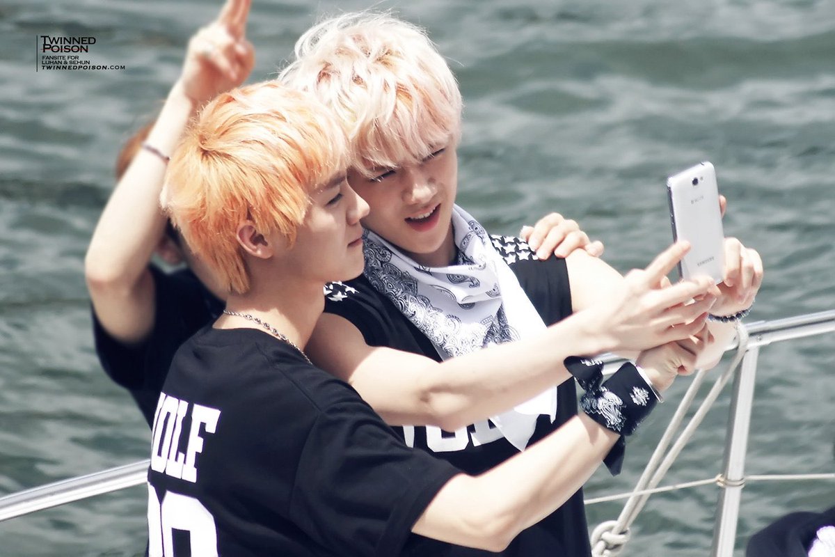 noonneeexo's tweet photo. สุขสันต์วันบอกรักนะคะ สิ่งที่จะนึกถึงในวันนี้ก็มีแต่โมเม้นฮุนฮานเลยค่ะ วันวานหวานชิบหายย เพราะไม่รู้บังเอิญหรือตั้งใจที่อัพเว่ยเหมือนกัน หรืออาจจะบอกกันเอง?? แหนะะ คิดเอาเองละกัน ☺ เป็นคู่ที่ห่างกัน 4-5 ปีละมะ แต่ประชากรเรือยังหนาแน่นเหมือนเค้ายังอยู่ด้วยกันอะ 55555
#520HunHan https://t.co/cdBN3bgLsh