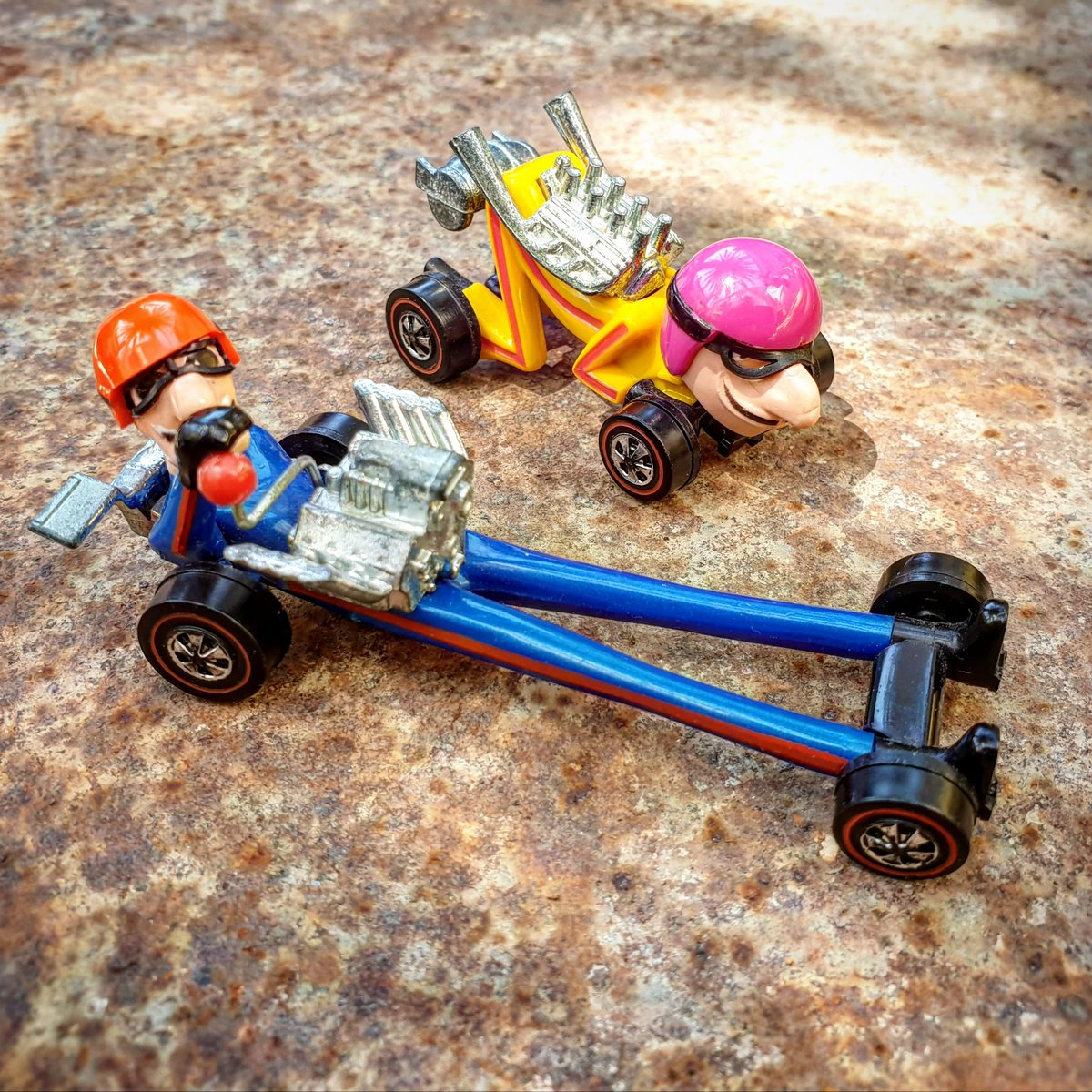 HWSobreRuedas's tweet photo. Vaya parejita! 😍. FARBS, HOT WHEELS MYLES AHEAD & HY GEAR. 1972. #hotwheelsespaña #hotwheels50th #hotwheels #diecastcars #hotwheelsspain #hotwheelsmexico #hotwheelsphotography #hotwheelssobreruedas #farbs #farbshotwheels #hotwheelsfarbs #redlineshotwheels #mylesahead #hygear https://t.co/l7UWKBZX33