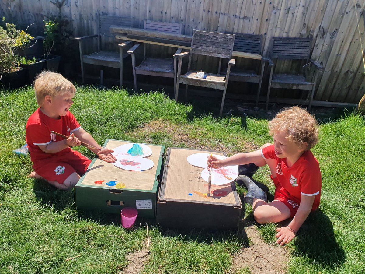 Harri &amp; Finny's completed rainbow hearts of kindness! <a href="/TynewyddNursery/">Nursery</a> 
@TYNPMrsJenkins 
<a href="/TYNPMissStark/">Tynewydd Miss Stark</a> 
<a href="/TynewyddPrimary/">Tynewydd Primary</a>