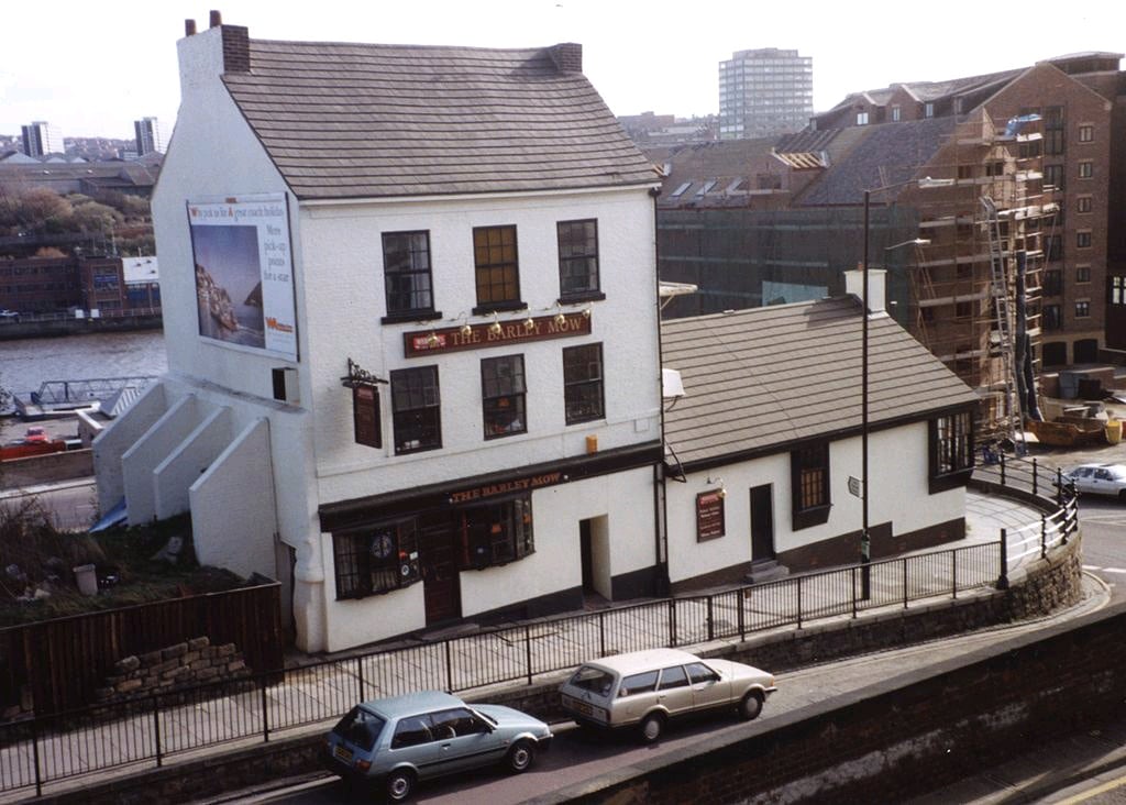 The Barley Mow pub, City Road, 1992.