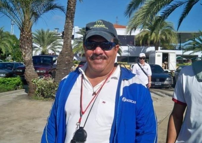 JorgeSaviola7's tweet photo. Este depravado a pesar de tener denuncias en la policía por abuso sexual, sigue dando clases activamente de natación a menores de edad, las cuales son sus potenciales victimas. Por la justicia de las abusadas y la seguridad de los menores de Guayana, debe ir a la carcel y pagar! https://t.co/IZkaKI7rtf