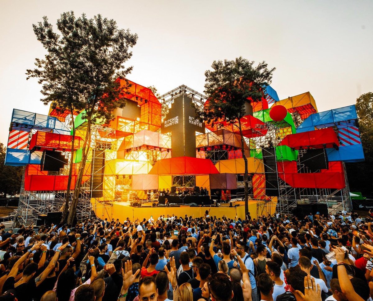 LovefestRS's tweet photo. When the sun goes up ✨ #FireStage #Lovefest https://t.co/b4Bp4tiVj9