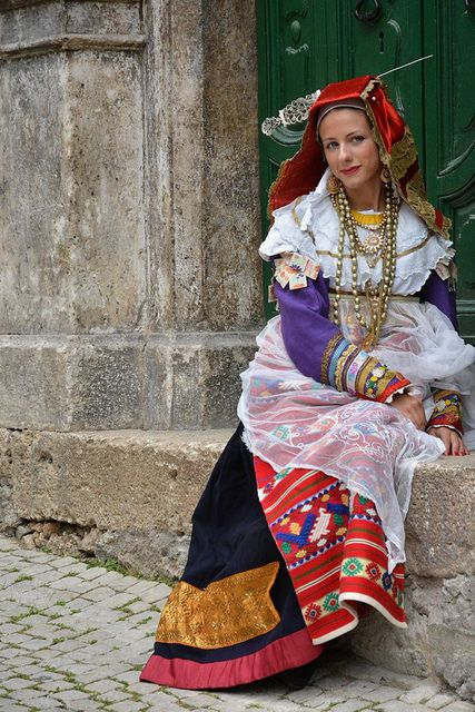 traditional sicilian women