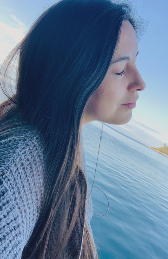 SamyraAliste's tweet photo. El turno se está haciendo un poco largo, así que a respirar y seguir, como siempre, sin mirar atrás, disfrutando el instante 😌🧘🏻♀️🌊💙 #Covid_19 #cuarenten https://t.co/nMWdHGZI99