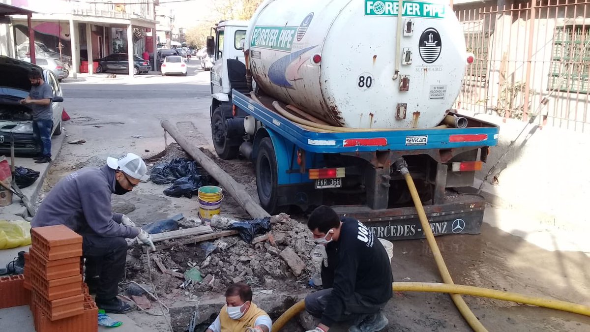 M_ClubTorino's tweet photo. @IVCBuenosAires 👷🏾‍♂️ coordinando trabajos de desobstrucciòn con camiones 🚛 hidrocinetico y atmosférico en los barrios populares de la ciudad.

@JuanMaquieyra @mrgospedini @horaciorlarreta @MariaMigliore https://t.co/WPjcGwBynp