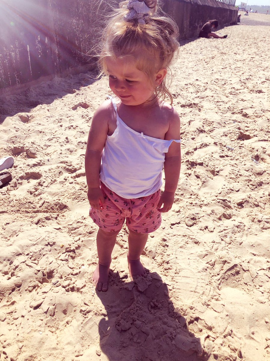 PeePeeMarino's tweet photo. My Sassy little beach babe 🧡✌🏼 https://t.co/rWjgERmr7l