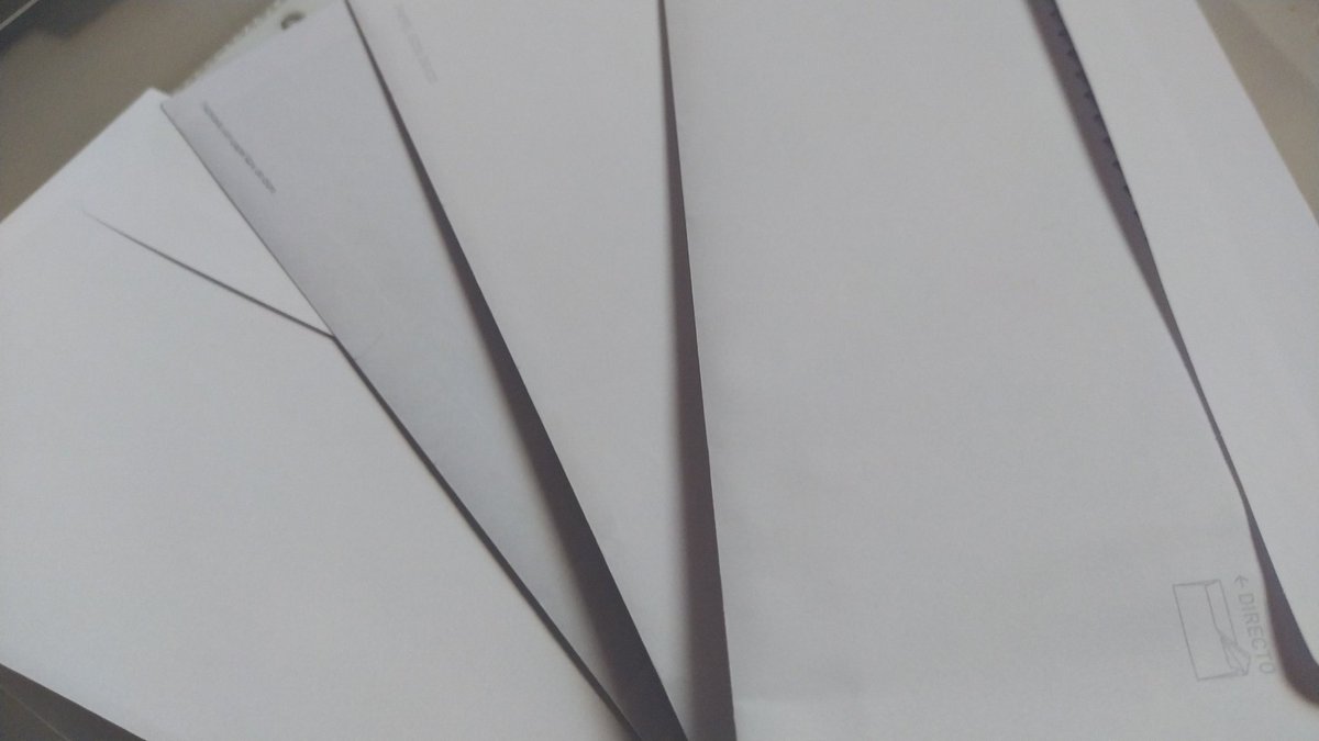 Tantas cartas... Tantas palabras en ellas que no han valido nada... Por eso aprendí a no dar mucha importancia a las palabras... #NoCumpliste #MePerdiste