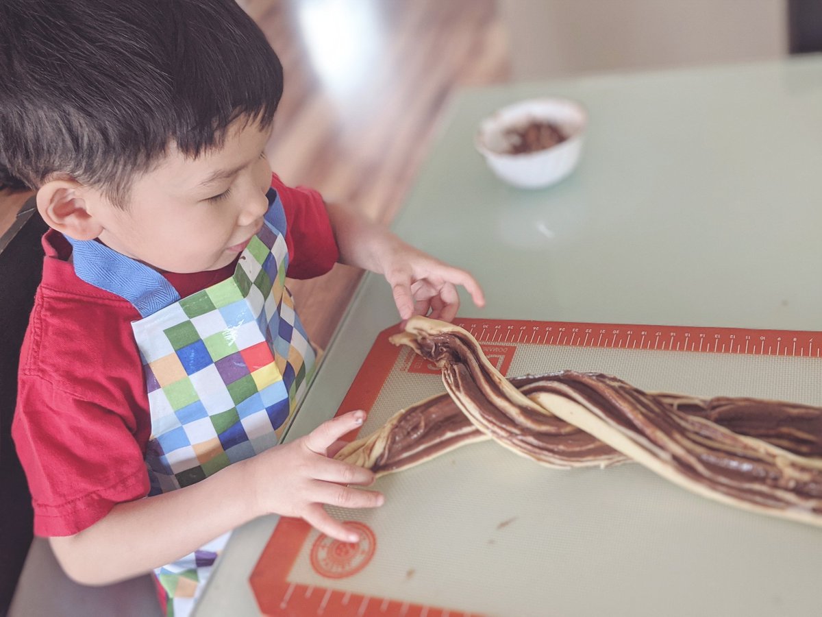 lien_10's tweet photo. "Can we make chocolate babka, mommy?"......sure.....🤤....he really did ask lol #LifesSimpleIngredient #Quarantine #bakingwithkids #chocolatebabka #mommyandsontime #stayhome #bakingalldaylong #yycliving #yycbaking #CdnWheat #EatWheat #ABwheat #COVIDbaking #baking https://t.co/ce4roT9xVJ