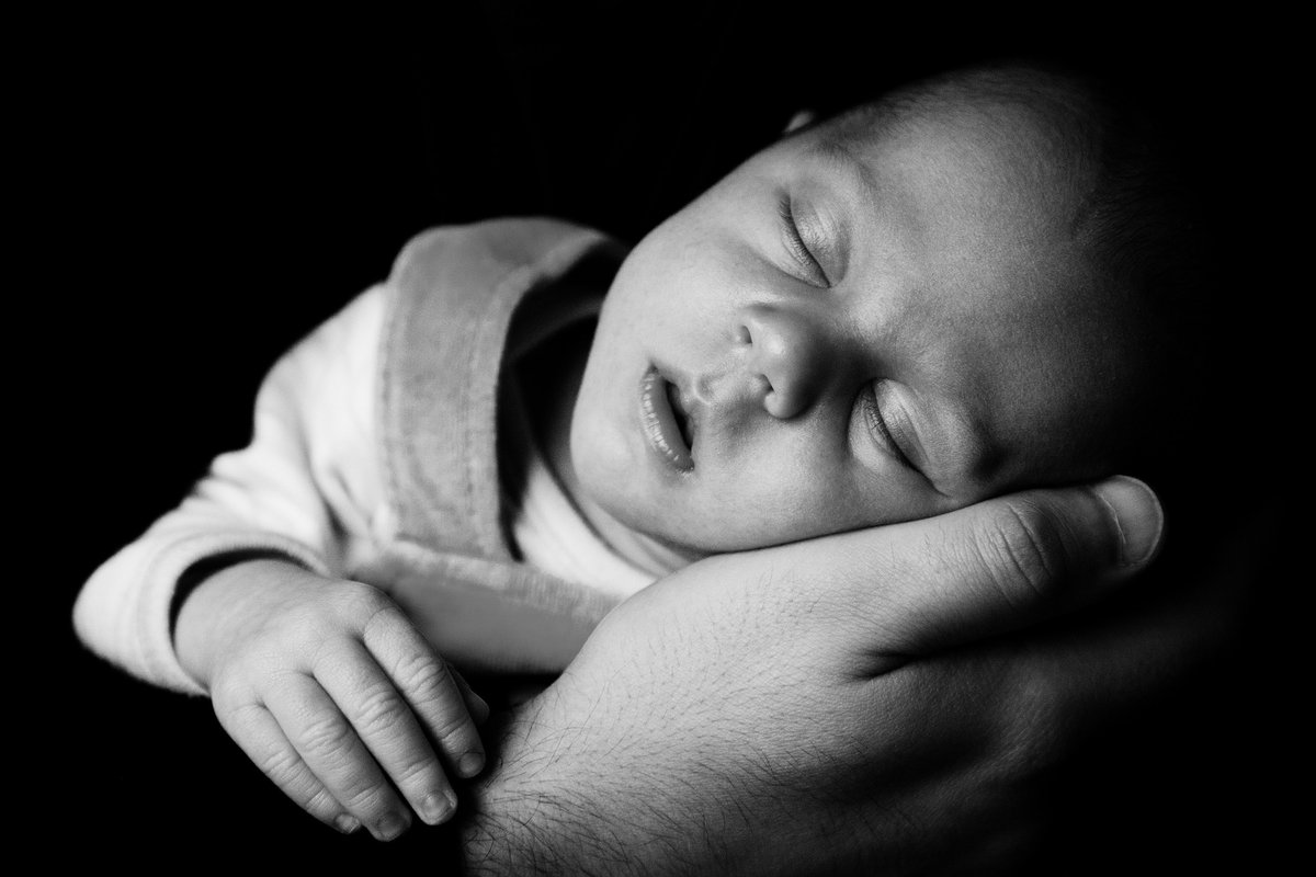 Signore, nelle tue braccia io sono al sicuro. Tienimi e non avrò nulla da temere; abbandonami e non avrò nulla da sperare. Non Ti chiedo di rendermi ricco, né di farmi povero, ma rimetto tutto a Te, perché sai mentre io non so.

John Henry Newman
