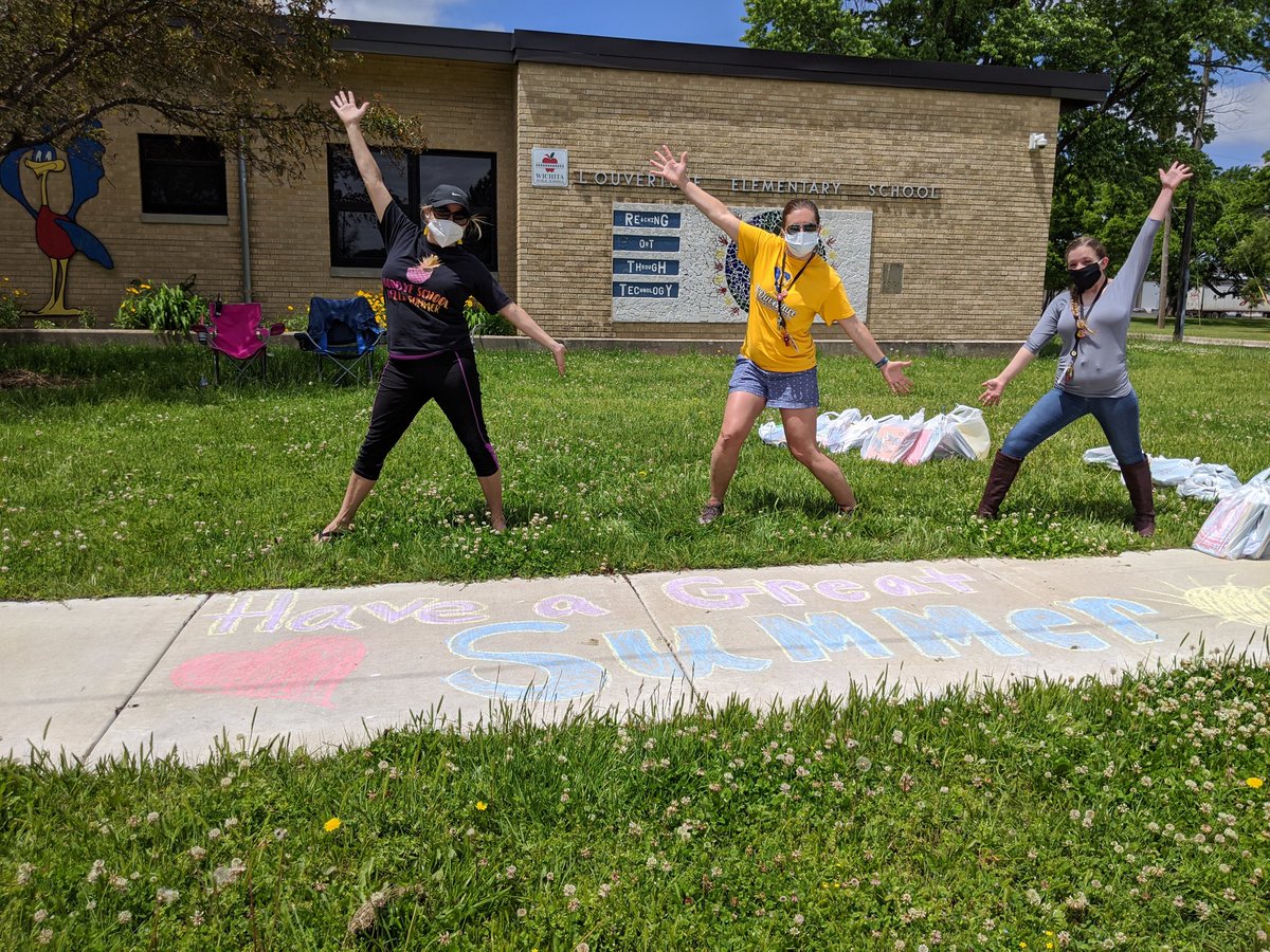 Passing out our student's belongings! #wpsproud <a href="/eallen_emily/">Emily Allen</a> <a href="/MelisaP1003/">Melisa Patterson</a> @mrs_irvin2019 <a href="/LOuvertureElm/">L'Ouverture Elem.</a>