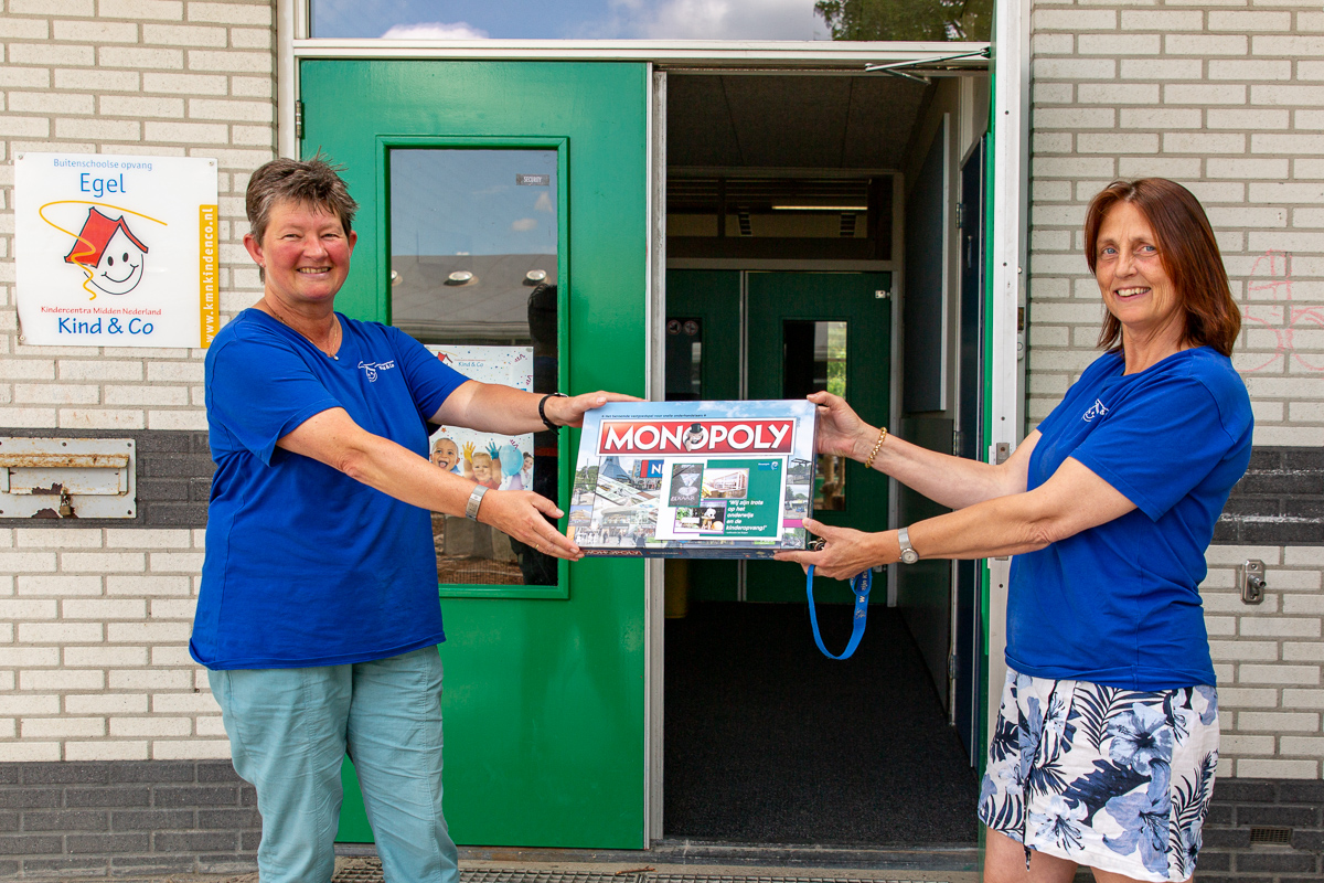 Alle buitenschoolse opvangen en basisscholen in #Nieuwegein ontvingen vandaag  een Nieuwegeins Monopolyspel uit naam van wethouder Jan Kuiper. Hiermee bedanken we de scholen en BSO’s voor hun inzet voor digitaal onderwijs en voor de noodopvang. #bedankt