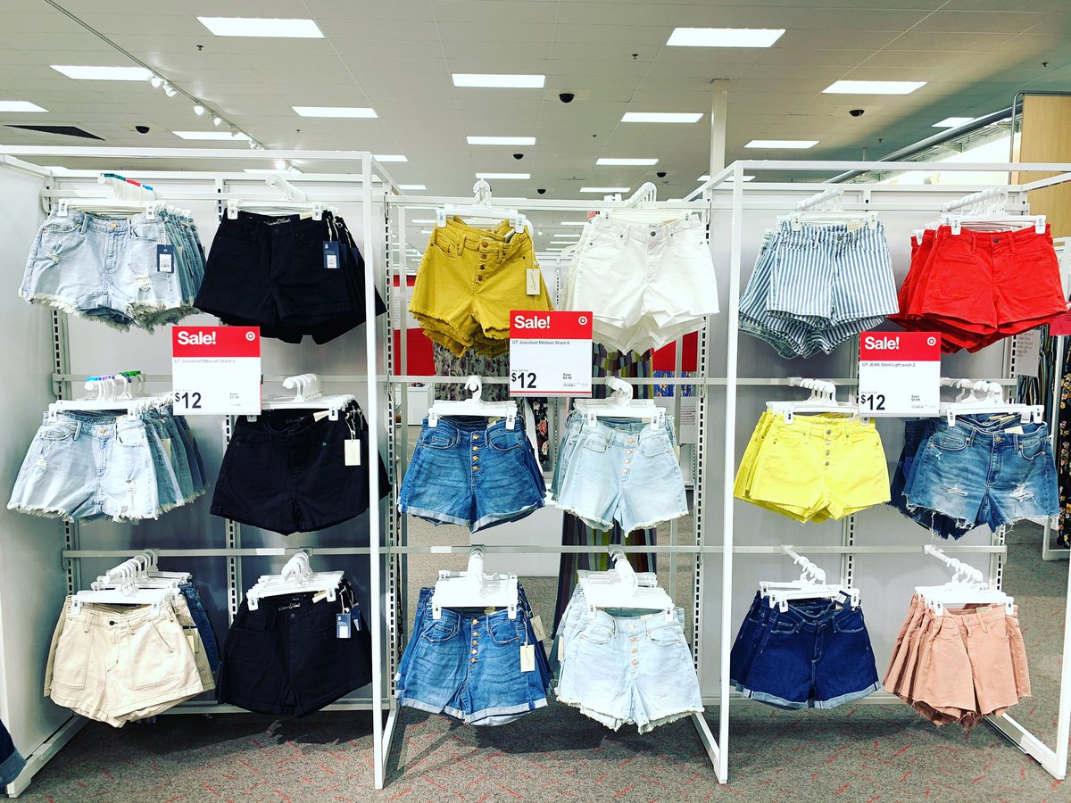 Style TL Annie and I making flex merchandising decisions based on inventory levels, Current promos and Seasonality. 🇺🇸 🩳 

#T1945 #D129 #G194 

<a href="/Annie0459/">Annie</a> <a href="/devinrobinett/">Devin</a> <a href="/jakegreer_17/">Jake Greer</a> <a href="/KevinKaminski10/">Kevin Kaminski</a> <a href="/RicaDevas/">Erica DeVasier</a>