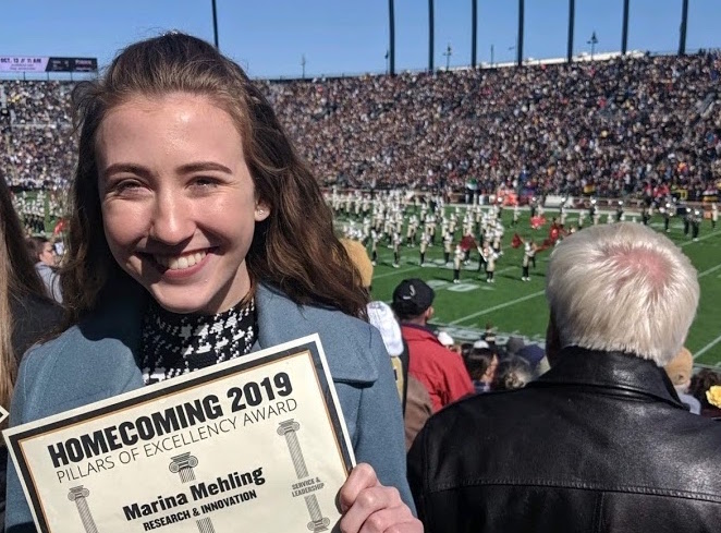 PurdueOUR's tweet image. Marina Mehling '21, a @LifeAtPurdue undergrad researcher studying biological engineering, was awarded 1⃣st place during the Research Pitch Competition in March. Her work focuses on how to genetically modify plants to make the world more sustainable. 🌎🌱 purdueugresearch.school.blog/2020/05/19/meh…