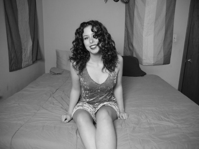 Vintage Vixen photoset now live on my onlyfans! &hearts; https://t.co/bXLeZGFK84 for more! :) https://t.co/