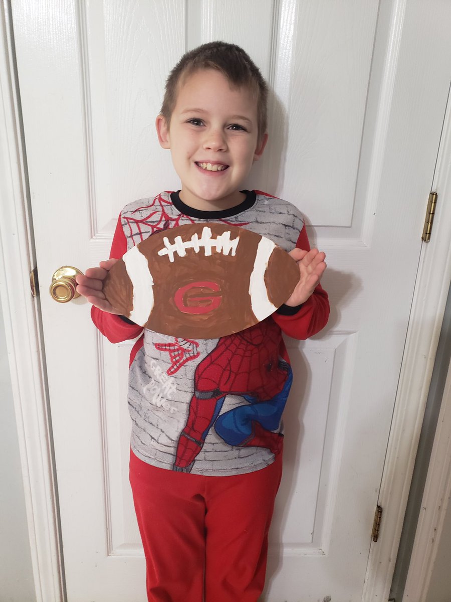 MESBlueDevilArt's tweet photo. The brothers are back with more fun art! Baseball, Football, &amp; Soccer Ball by Keegan &amp; Kohen, our Artists of the Day! Paint on Wood @MESBlueDevils @fcsarts @FloydCoSchools @amberge99646768 @romenewstribune #WeAreModel #WeAreFamily #WeAreArtists https://t.co/vSw2JqqpxA