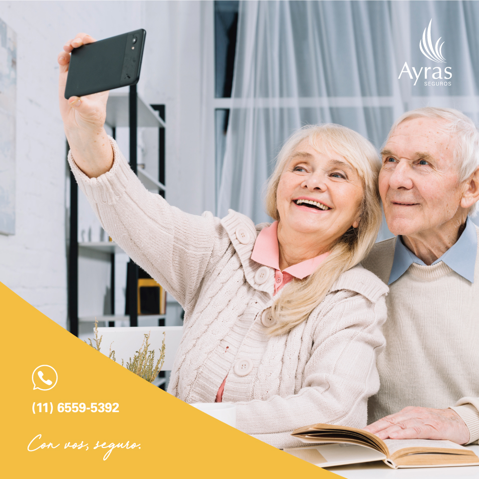 Hoy, los #Dispositivos 📱 nos permiten, desde casa, estar conectados con los que más queremos 💓y extrañamos. #QuedateEnCasa 🏡
.
Has analizado últimamente si las sumas de tu #SeguroDEHogar son correctas? 
¡Ponete en contacto con nosotros! 
☎️ 0800 - 345 0988