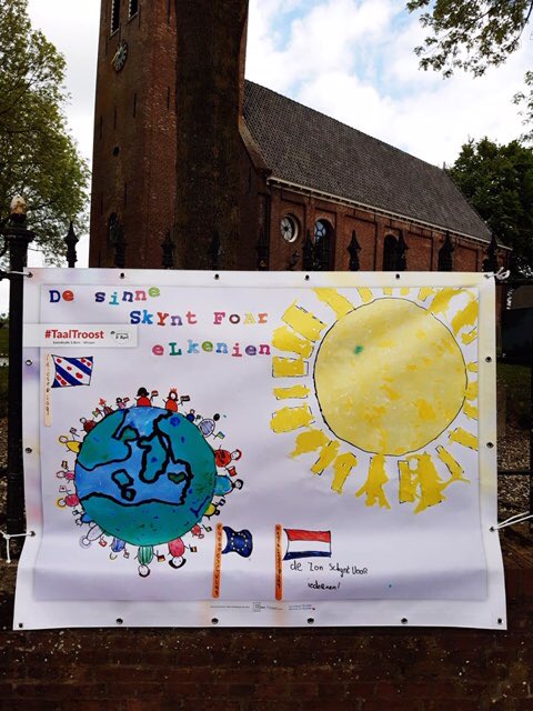 TaalTroost's tweet photo. Yn Winsum ferskine posters fan #TaalTroost ,in projekt fan it @lectoraatMenG fan @nhlstenden makke troch bern fan @OBSitBynt by @mijnCoop en de tsjerke #Corona https://t.co/7QyaL4PrSm