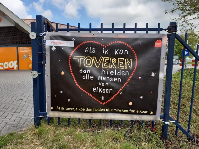 Yn Winsum ferskine posters fan #TaalTroost ,in projekt fan it <a href="/lectoraatMenG/">Meertaligheid & Geletterdheid</a> fan <a href="/nhlstenden/">NHL Stenden</a> makke troch bern fan <a href="/OBSitBynt/">Basisschool it Bynt - Winsum frl</a> by <a href="/mijnCoop/">Coop Supermarkten</a> en de tsjerke #Corona