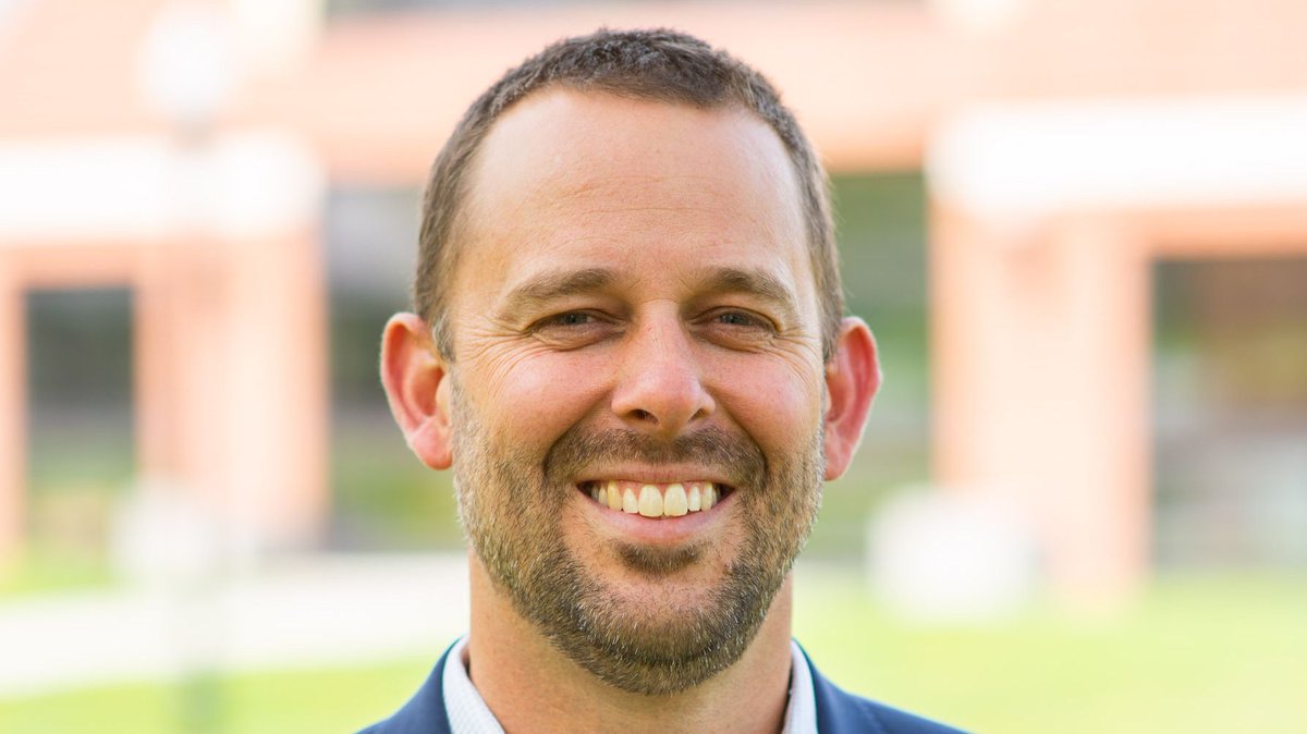 RedeemerUniv's tweet photo. Redeemer is pleased to announce the appointment of Mr. Hank de Jong '99 of @edu_deo as the associate vice president of external relations. His passion for Christ-centred education and community development will be an asset to Redeemer's mission.
#redeemeru
https://t.co/jmoXRJh1yI https://t.co/z2uYAm7uRH