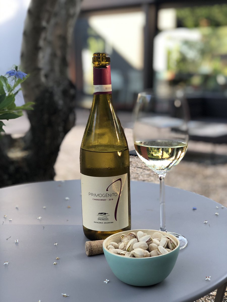 Enhorabuena <a href="/NicoNavio/">Nicolás Navio</a> por este Primogénito Chardonnay Patagónico!! No hay cosa mejor que disfrutarlo durante un atardecer de verano. Un vino fresco, con notas cítricas y una ligera untuosidad gracias a su paso por barrica de roble francés. <a href="/BodegaPatritti/">Bodega Patritti</a>