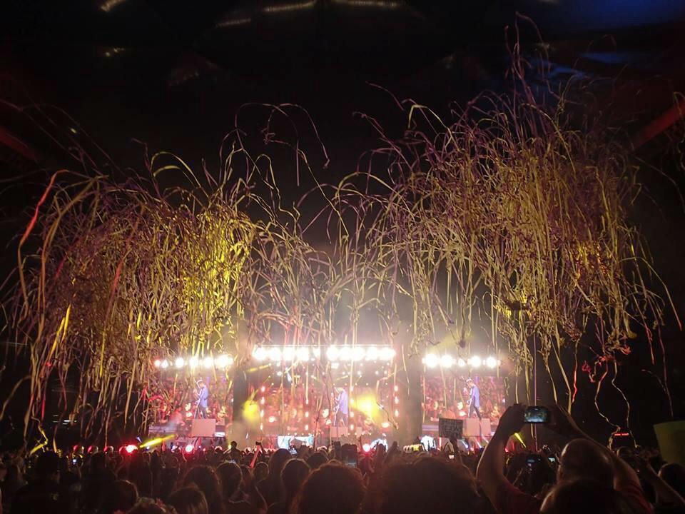 ClownsSince201D's tweet photo. @polls4teens From the show I went to... I once had this as my wallpaper, and I stole it #OTRAMontreal https://t.co/2FEoTw8POa