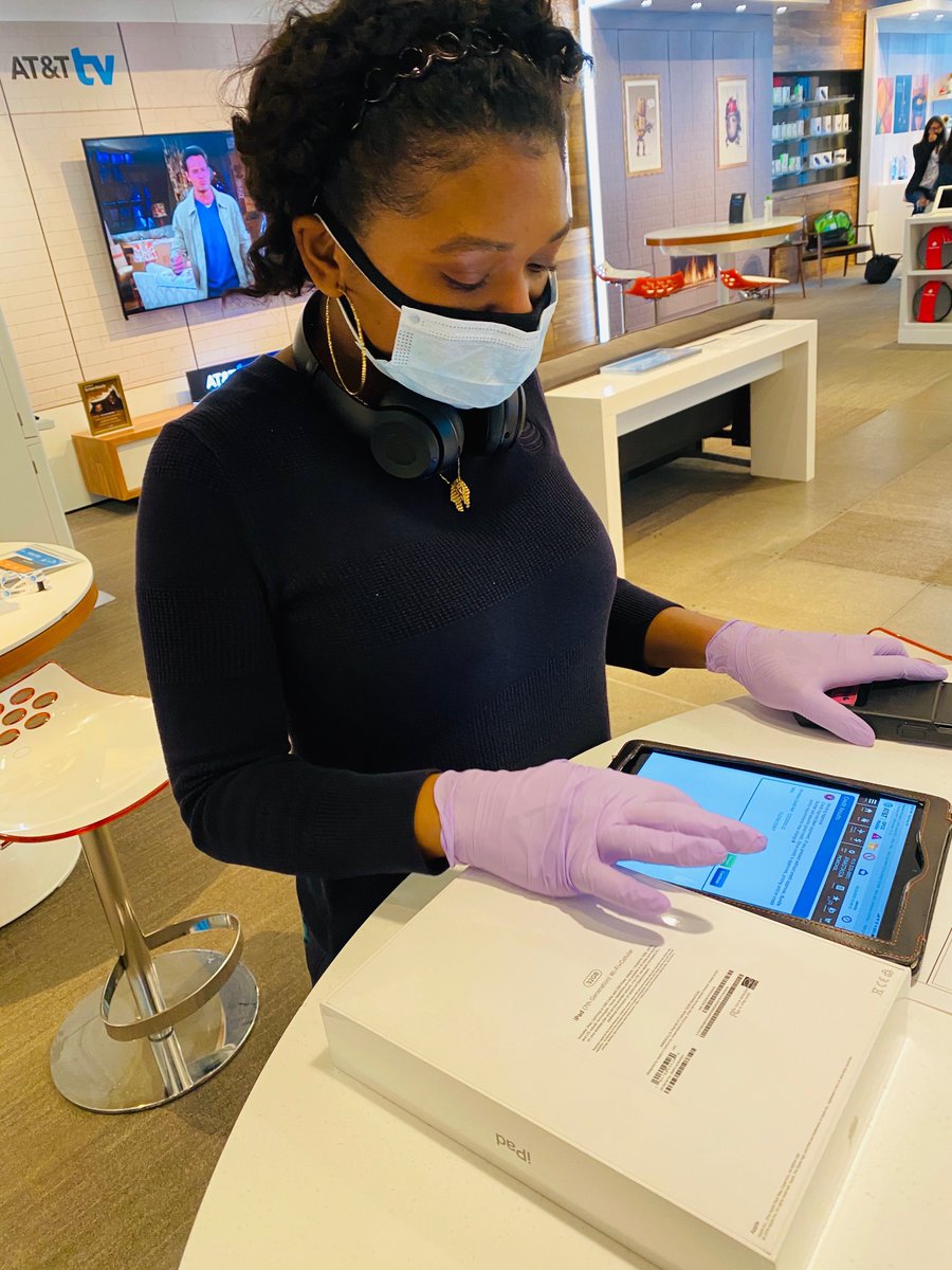 RSC from 57th Street Monique helping her customer take advantage of the incredible iPad promo available only from <a href="/ATT/">AT&T</a> . Visit us today and get one for $5/month with the purchase of any smartphone! <a href="/judy_cavalieri/">Judy Cavalieri</a> <a href="/Danny_Perez_01/">Danny Perez</a> @MaxAcevedo8 <a href="/DalfreNYC/">Dalfre Torres</a>