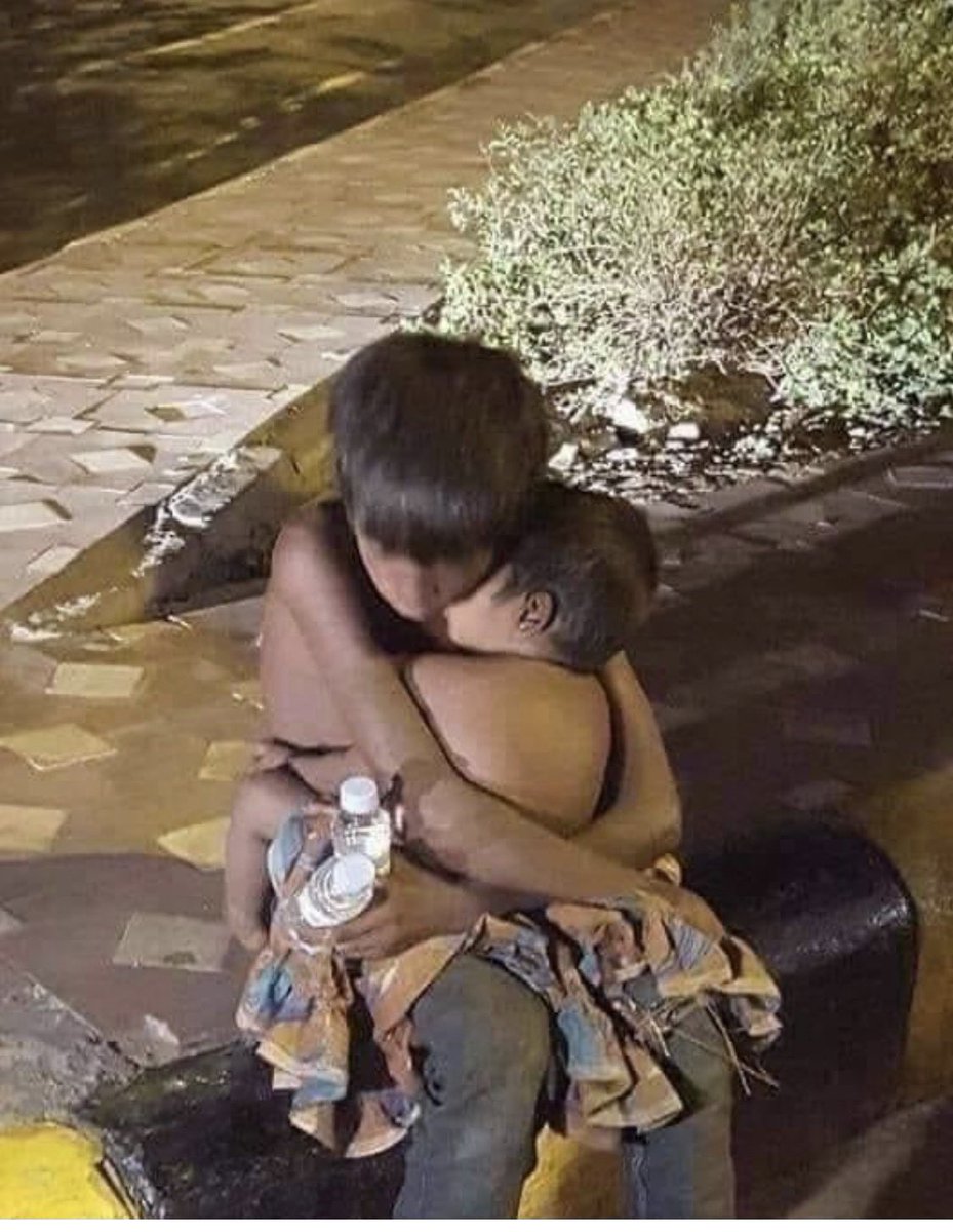 AzmiShabana's tweet photo. Chor ki daadhi mein tinka ! All those pathetic trolls with less than 20 followers expose themselves by calling me names over a photo that should melt the hardest heart! My caption said heartbreaking ! Is it or is it not ? https://t.co/2nYJqrDgeD