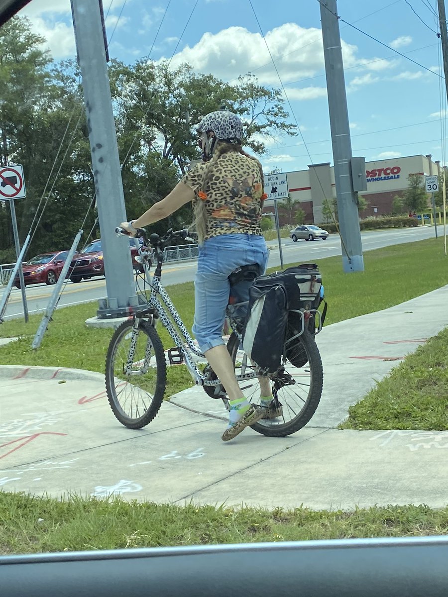 maddieerhardt's tweet photo. Not be dramatic but....... I saw CAROLE FUCKING BASKIN today 😂 https://t.co/jxbp3lHpSL