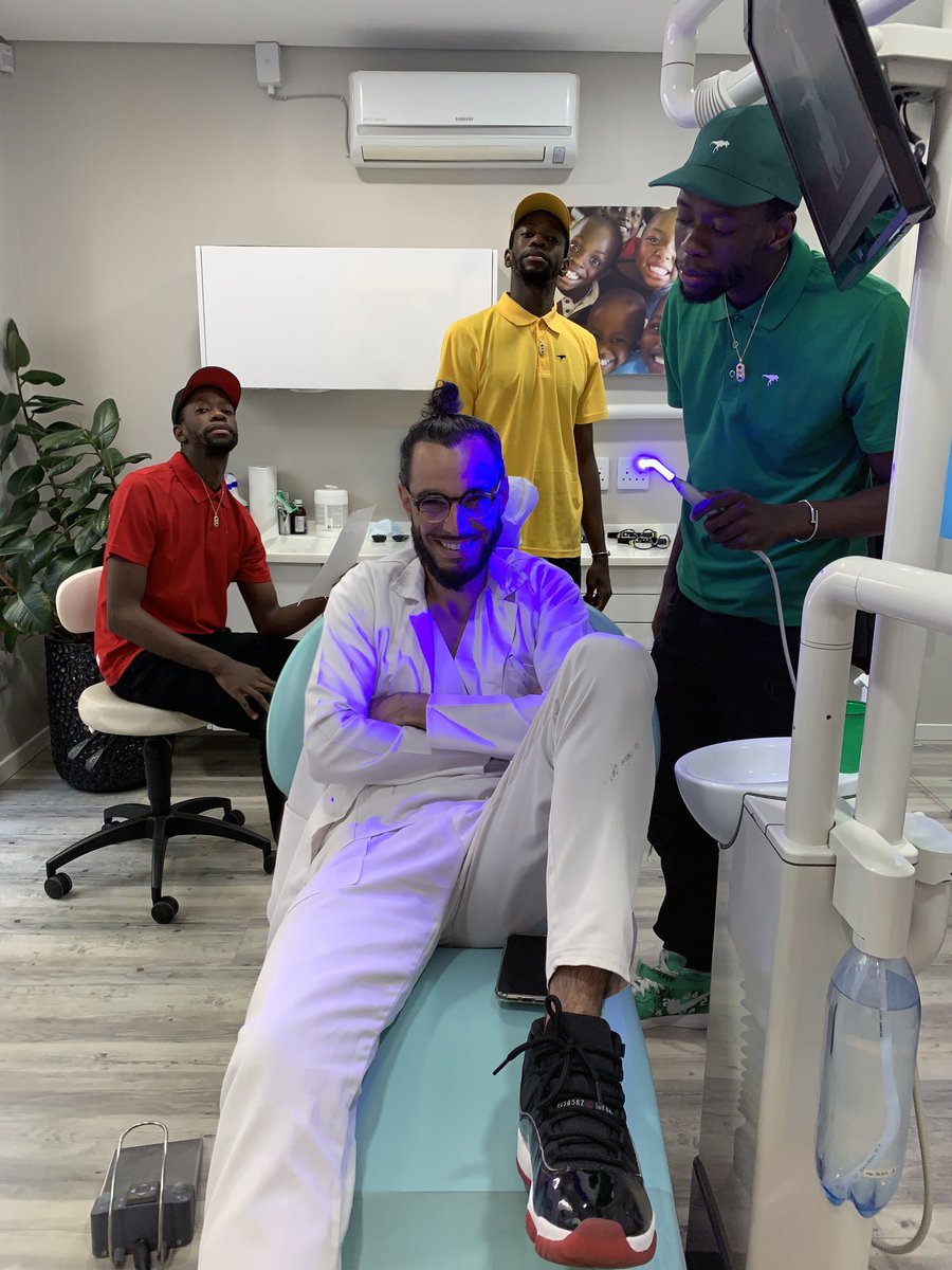 Robot_Boii's tweet photo. Literally TEAM Robot ๐คฃ๐คฃ๐คฃ
Nothing but Love Fam @LexLeoDrSmile ๐จ๐ปโโ๏ธ ๐ฆท ๐ฟ๐ฆ
#RobotBoii #TeamRobot #DrSmile #ThincClinic https://t.co/w6MyVwtK4u