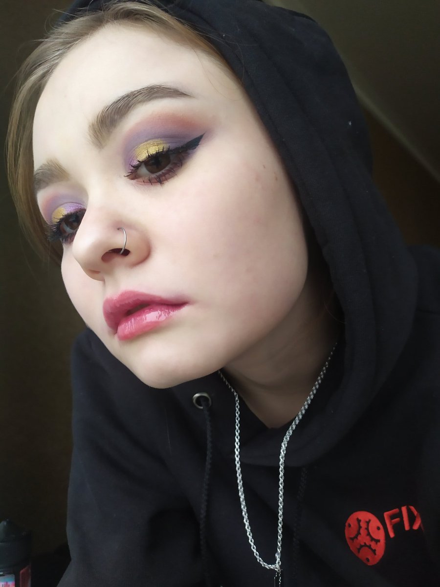 Manic Pixie Dream Girl tweet media