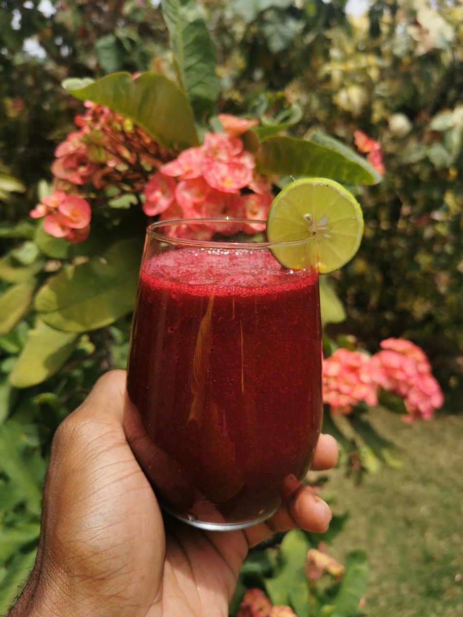 levelup876's tweet photo. Need an energy boost today?
Try this mango, carrot and beetroot smoothie (add a little honey to taste) https://t.co/CqEMYQOuUn
