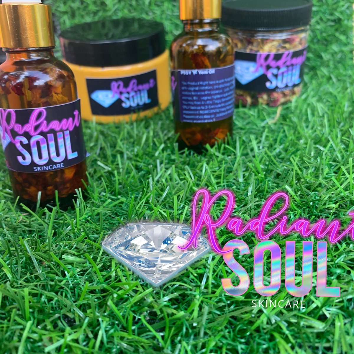 RadiantSoul6's tweet photo. Hey Twitter I’m NEW to this But Here Is My #BlackOwnedBusiness Skin Care Line 💕Just A few Retweets Will Be Nice 🙂 My Ig is RadiantSoul_ 😍 #Organicskincare #BlackTwitter #MiamiBased https://t.co/hs63c6AFis