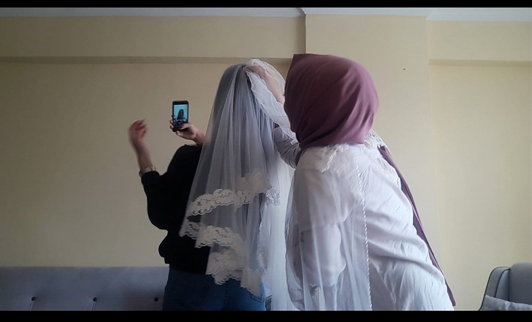 Arkadaşlar hayatta hiçbir şey göründüğü gibi değildir. Bakın bu da kanıtıdır