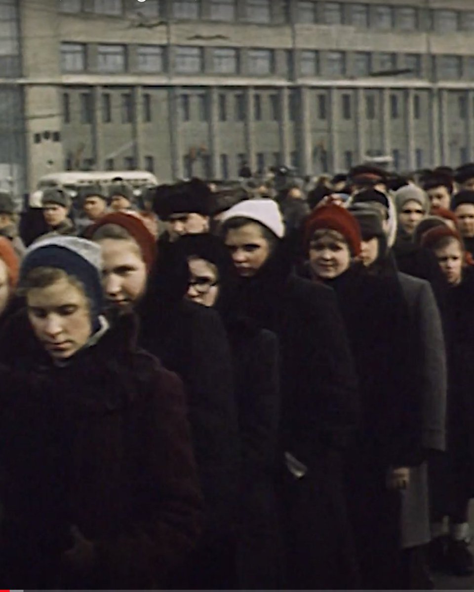 Museo_MAXXI's tweet photo. Alle 22:00 su YouTube per #ArteinPrimeTime: “Interregnum" (2017) di Adrian Paci. Il video mette insieme momenti da funerali di dittatori comunisti. Il corpo politico muove la massa dolente del popolo. 👉 https://t.co/izpkh8YYOV / Powered by In Between art film https://t.co/uYx2lSW67M