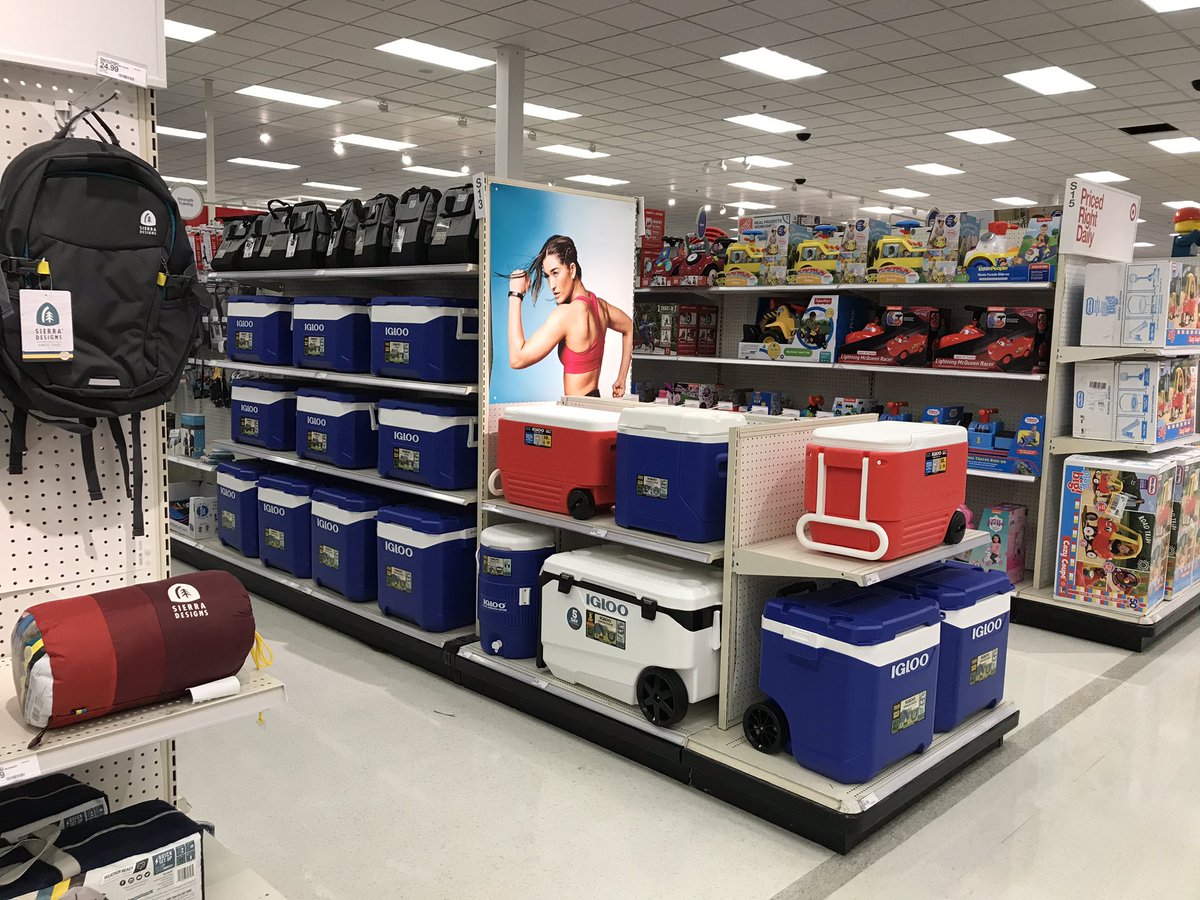 kurtgriebel's tweet photo. Bravo to our DBO’s for keeping it simple and brand as we flex in key areas driving sales! #cleanandeasy @Le_Hulett @marcinkrawat @brittrader_TGT @PaigeWatson_TGT @TargetTess @stevecrawford22 @JaMayaAustin_ @lynchds1 @JenLellig https://t.co/cxnxK2LJsb